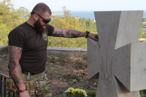 Азовці вшанували пам’ять загиблих під Іловайськом захисників України
