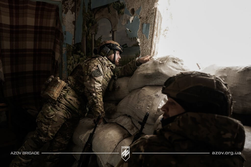 Піхота «Азову» на спостережному пункті, 90 км від Донецька