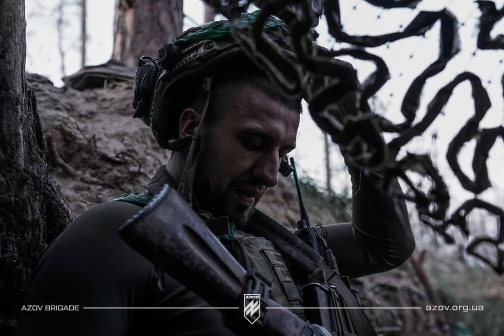 Піхотинець «Азову» в окопах Серебрянського лісу