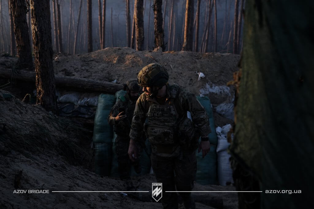 Піхота «Азову» на позиціях в лісах під Кремінною