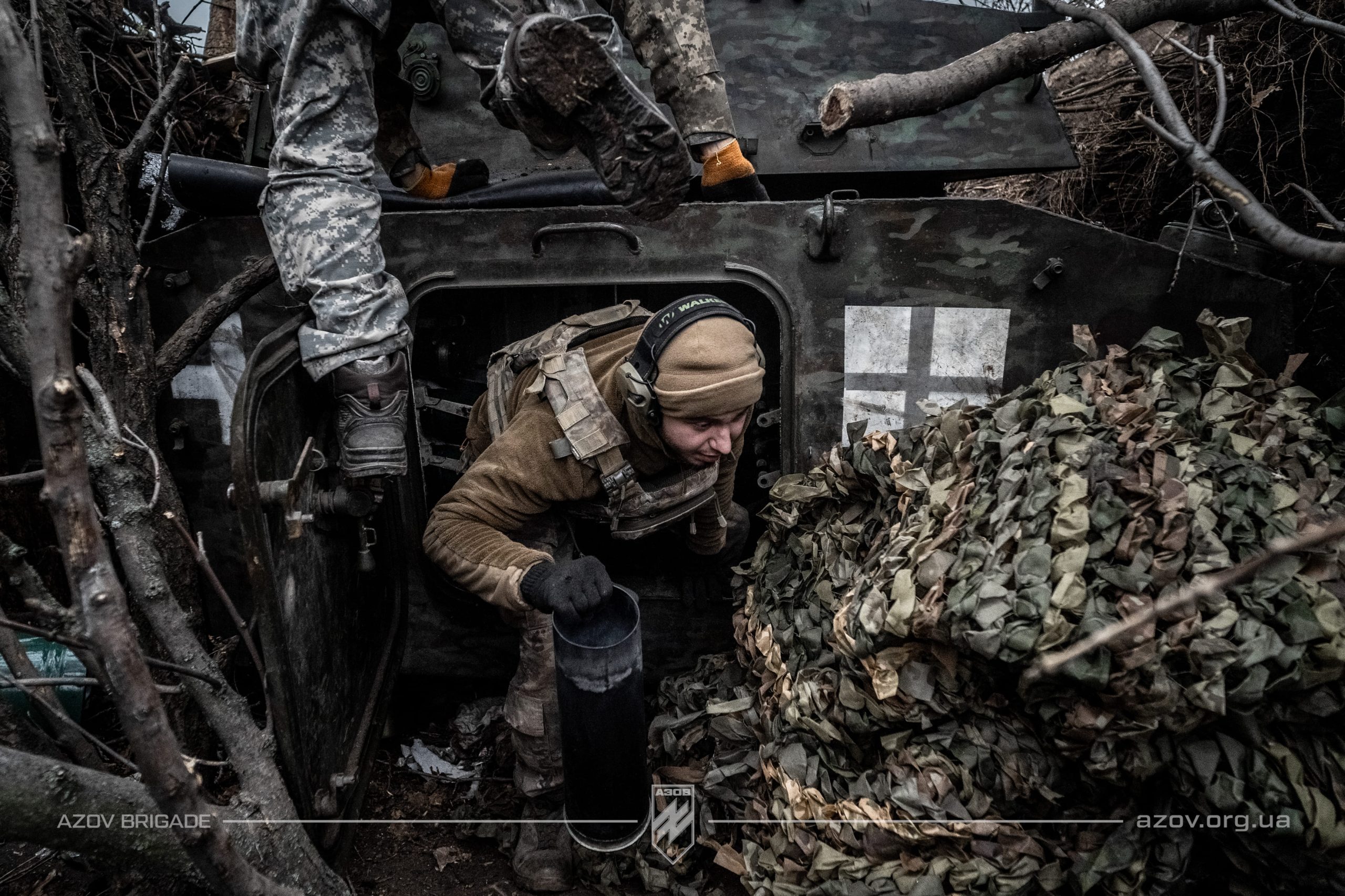 бойові будні розрахунку САУ 2С1 «Гвоздика» 12-ої бригади спеціального призначення «Азов» на Торецькому напрямку. 