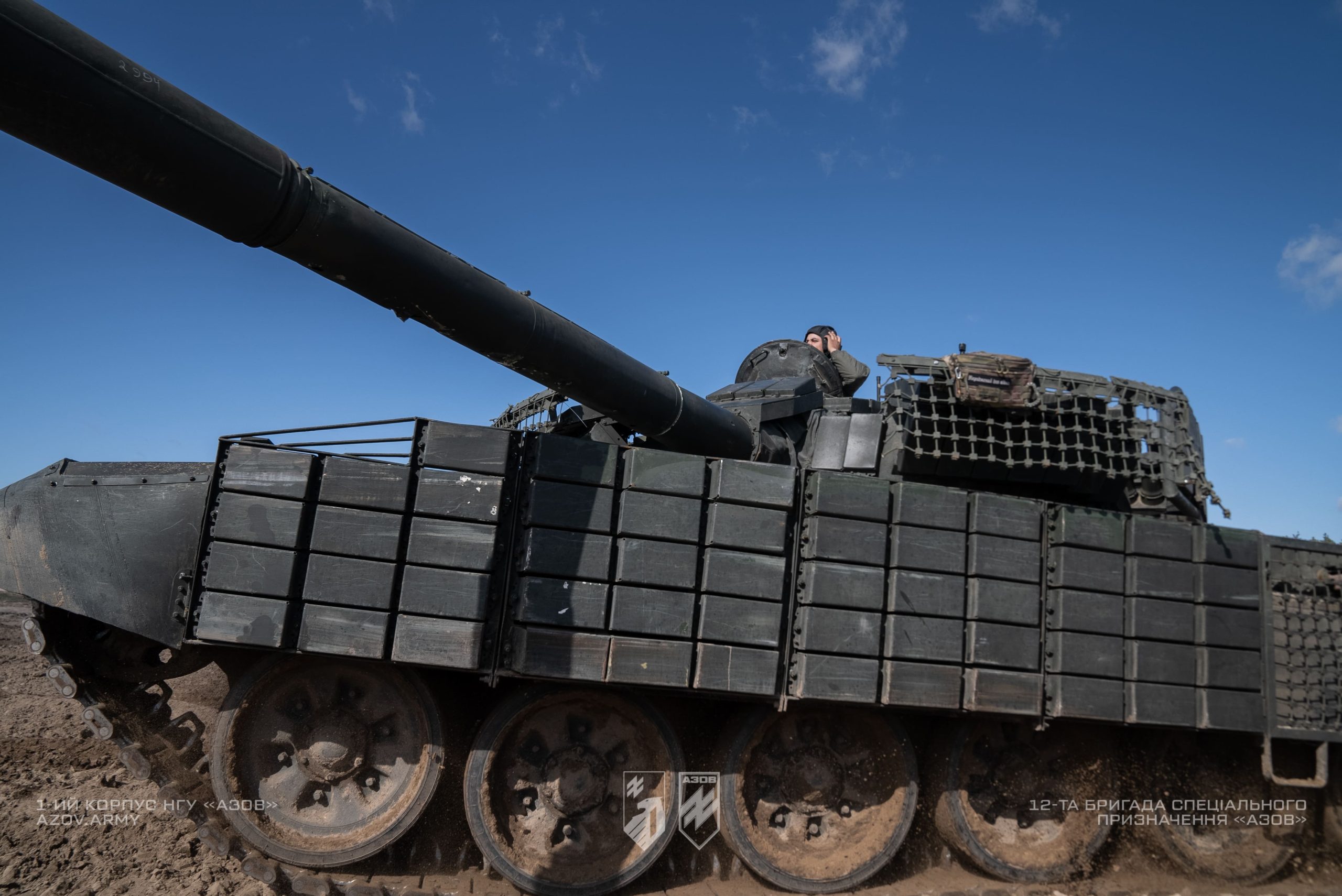 На світлинах – тренування бійців танкового батальйону 12-ої бригади спеціального призначення «Азов».