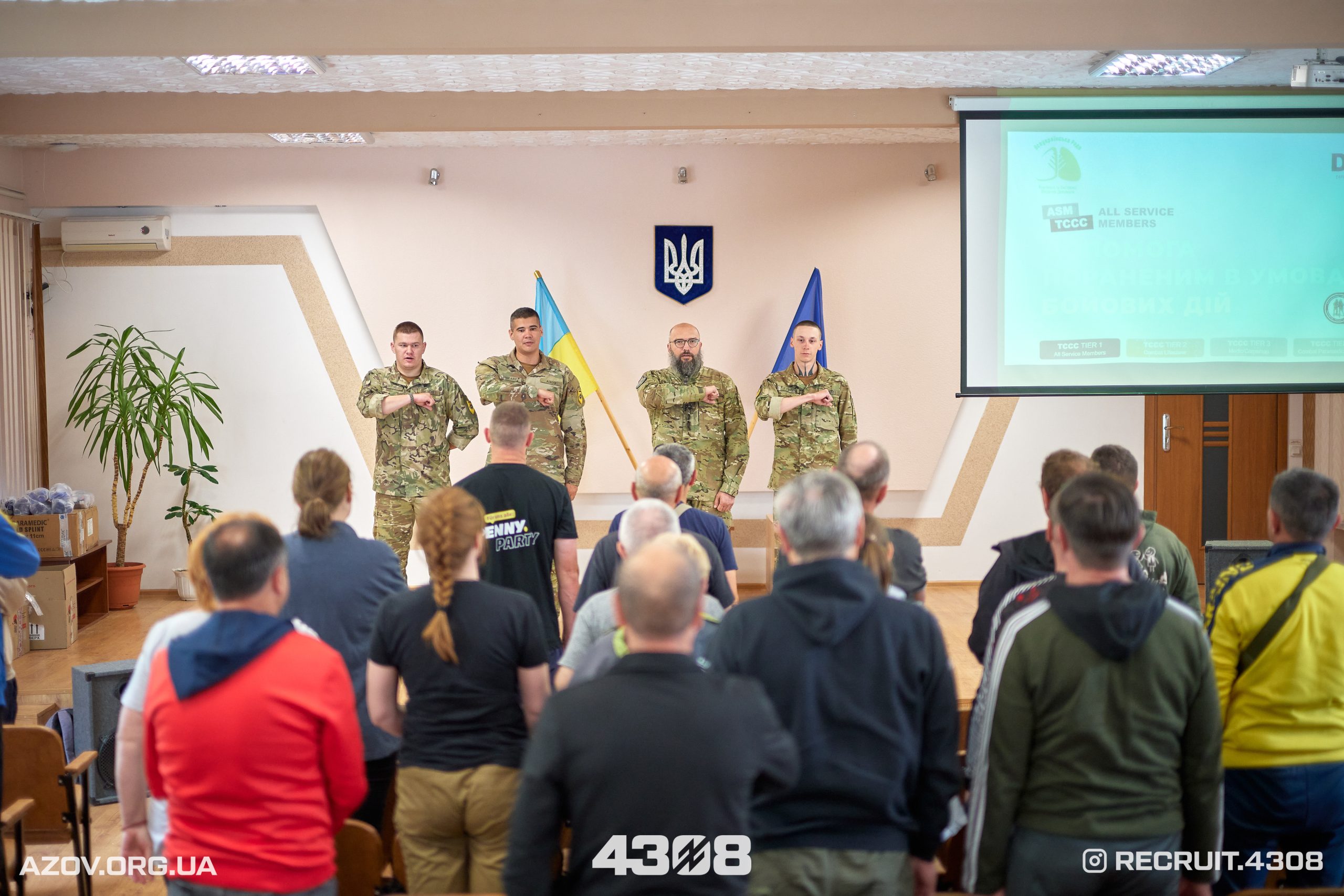 Інструктори 12-ї бригади «Азов» провели спеціальну практичну підготовку для 80 вчителів із різних областей України. 