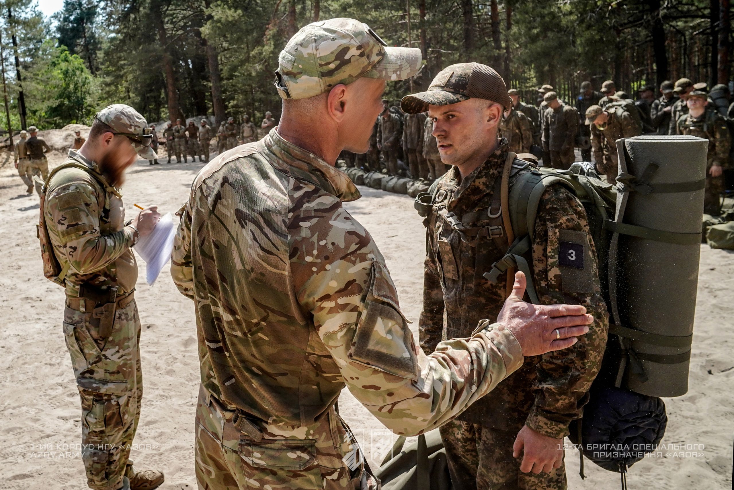 На світлинах – рекрути 12-ої бригади спеціального призначення «Азов» проходять випробування «нульового» дня базового курсу бойової підготовки.