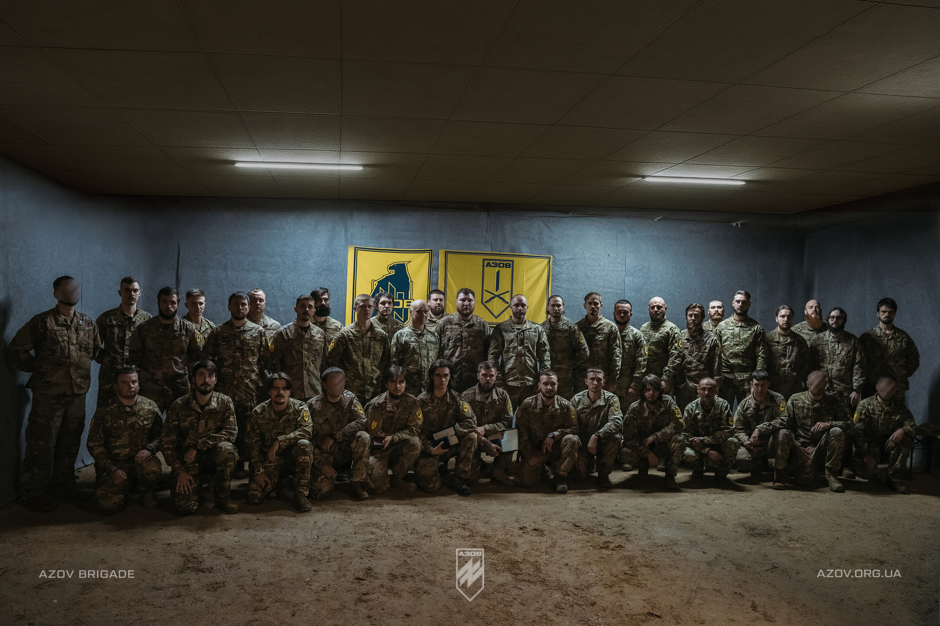 Бійці 1 батальйону 12-ї бригади «Азов» отримали шеврони і відзнаки.