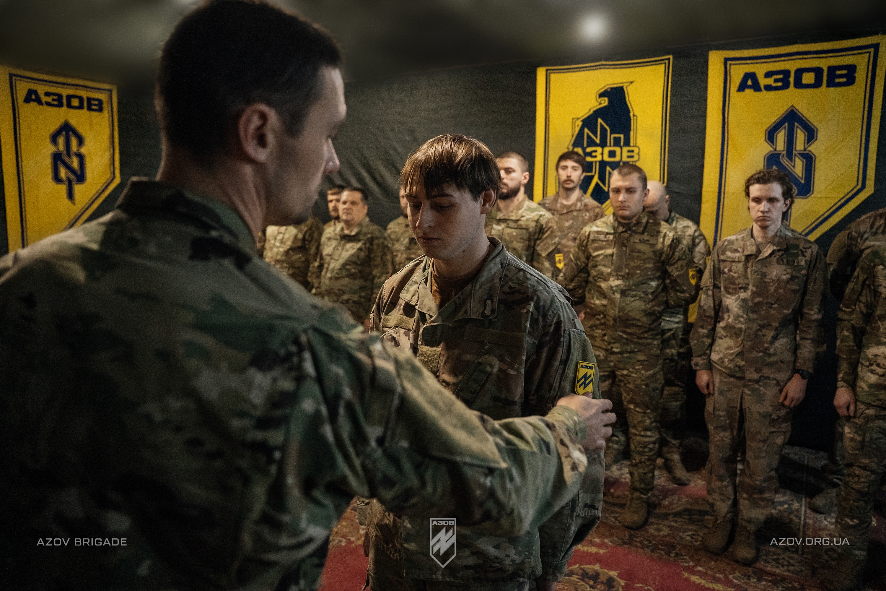 бійці батальйону безпілотних систем 12 бригади азов отримали бригадні шеврони і відзнаки