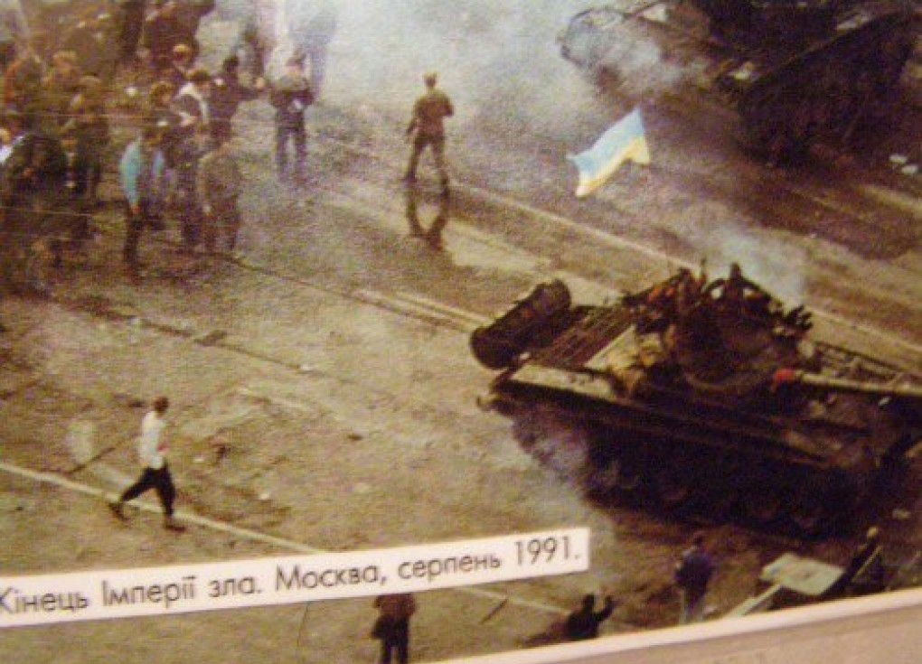 Танки на вулицях москви під час серпневого путчу ДКНС 19 серпня 1991 року