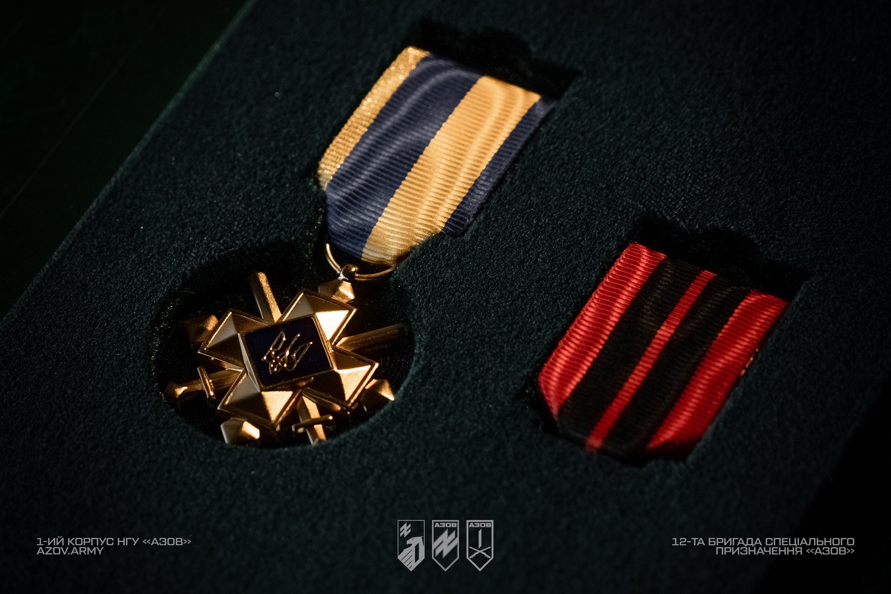 Державні нагороди України у футлярі під час урочистої церемонії