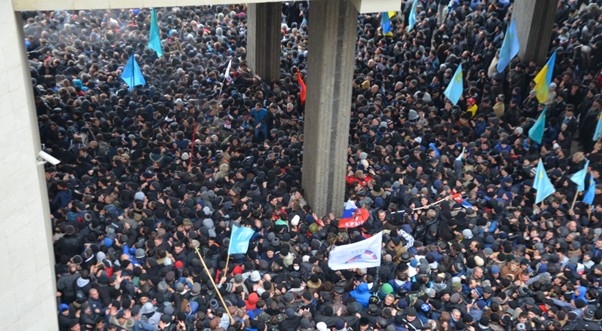 Сутичка між українськими мітингувальниками та проросійськими сепаратистами