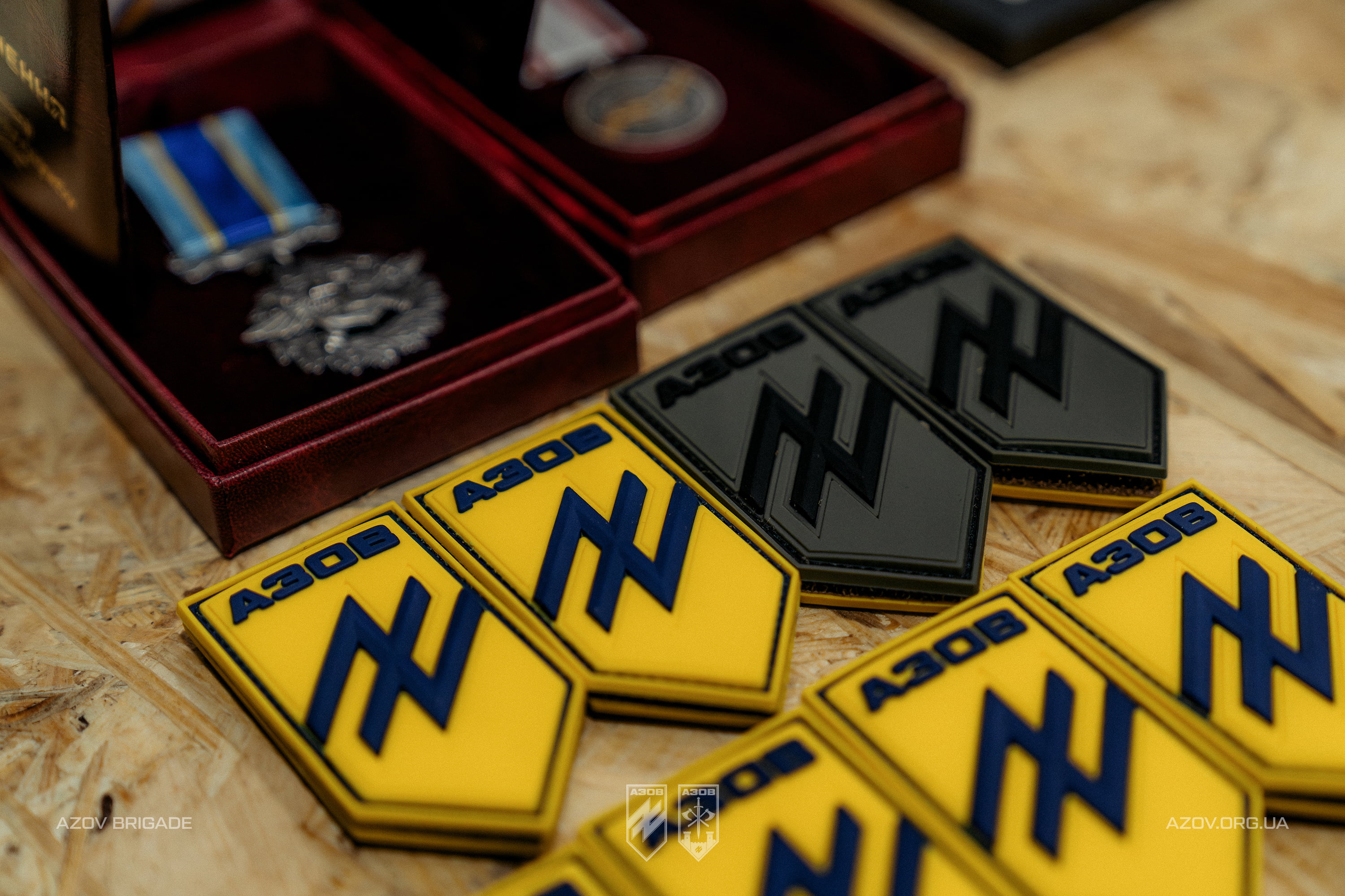 бригадні шеврони та нагороди 12-ї бригади «Азов»