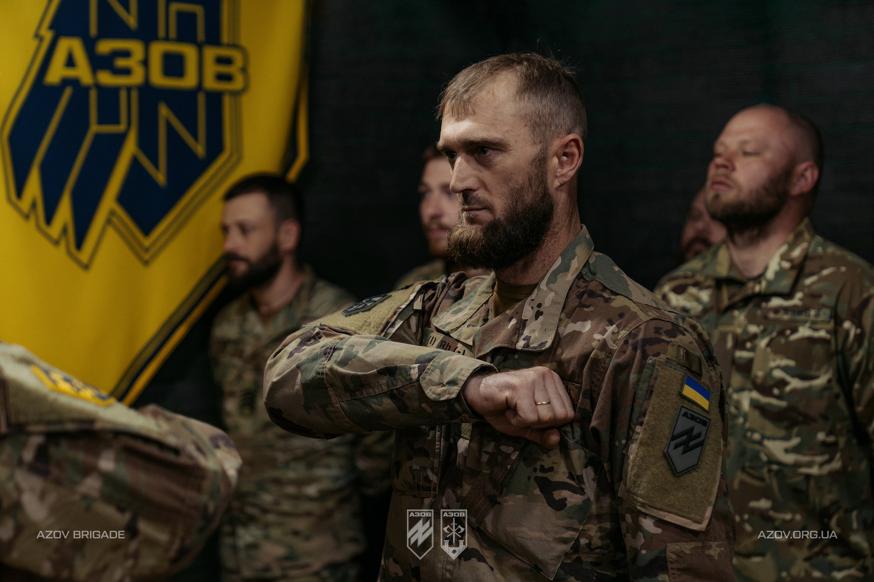військовослужбовець 12-ї бригади «Азов» під час церемонії нагородження