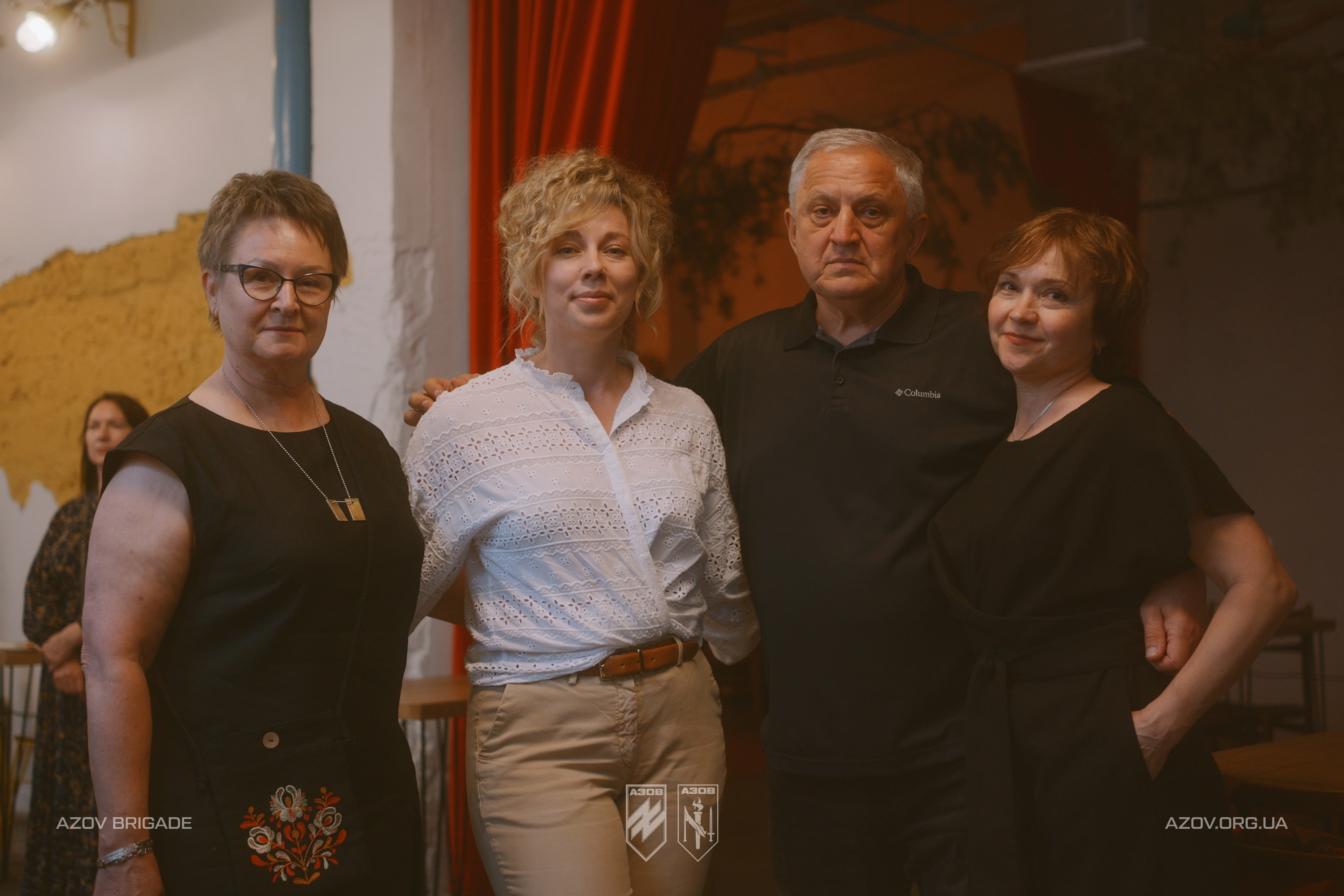 Учасники та гості благодійного заходу на підтримку бригади «Азов».