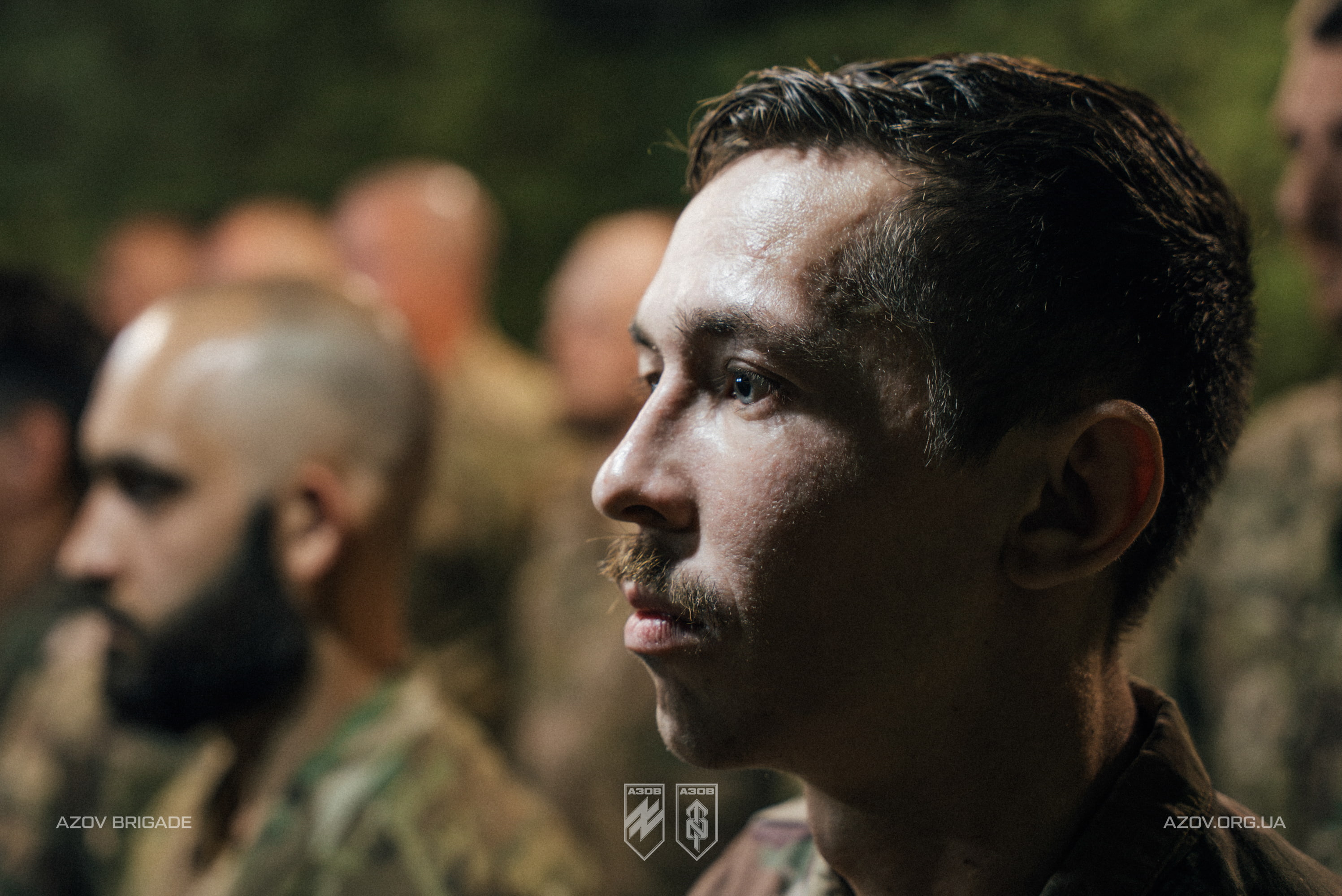Боєць батальйону безпілотних систем під час урочистого нагородження у 12-й бригаді «Азов»
