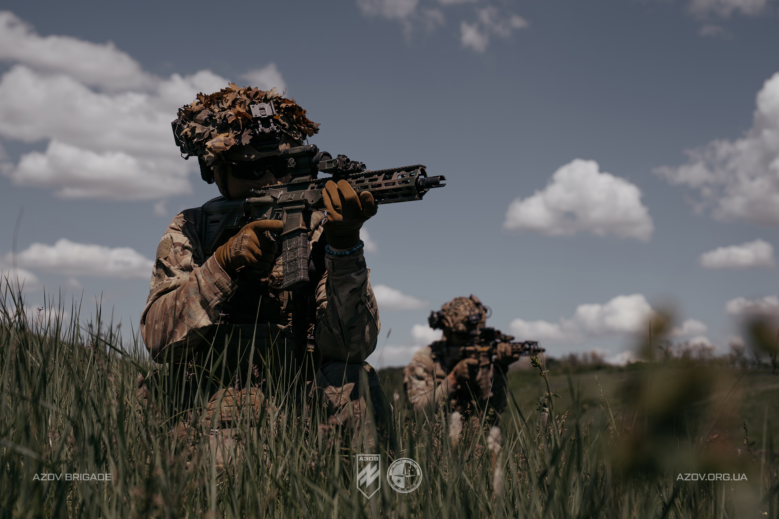 Бійці загону розвідки спеціального призначення 12-ї бригади «Азов» під час стрілецького тренування.