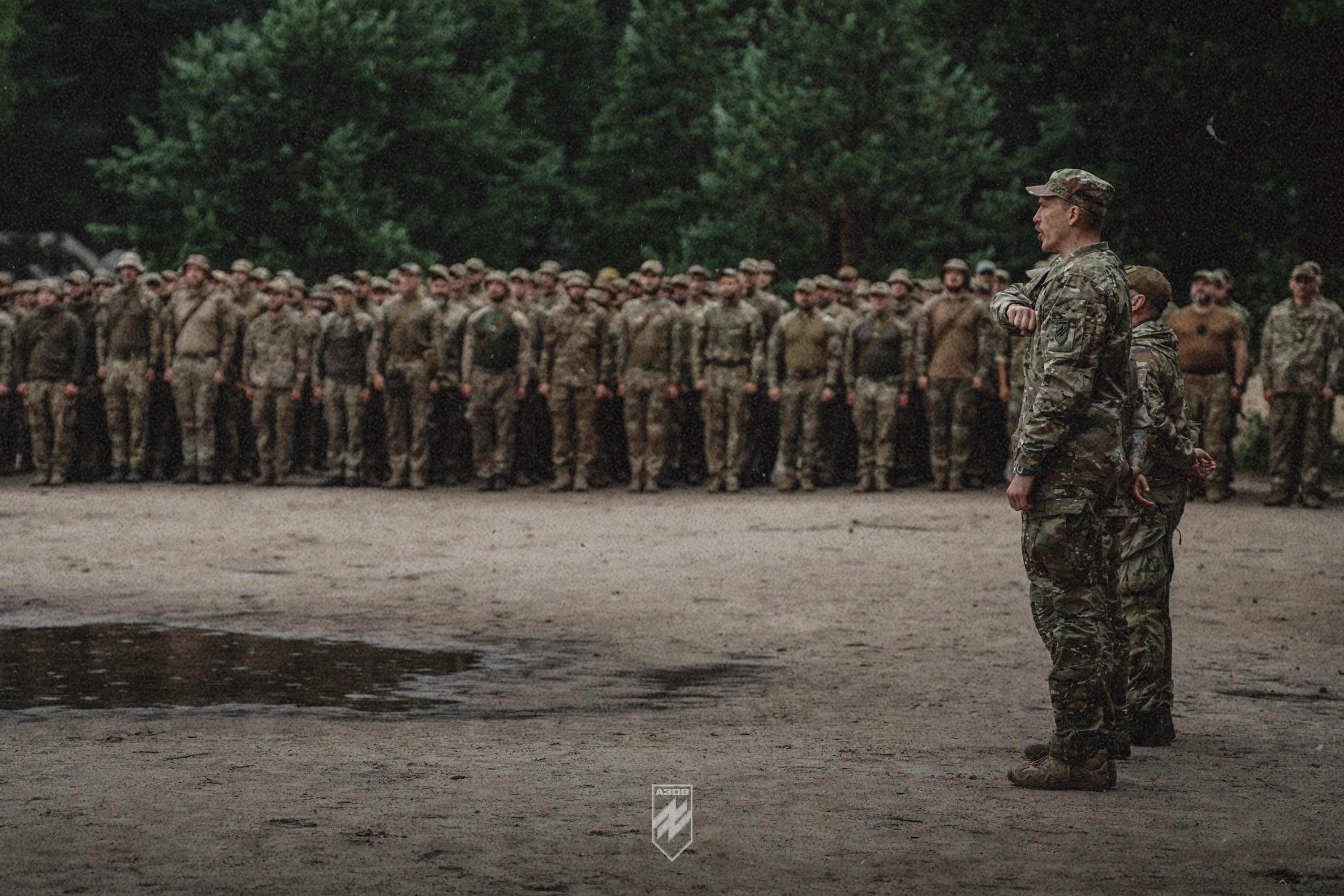 Стрій військовослужбовців «Азову» під час шикування підрозділу
