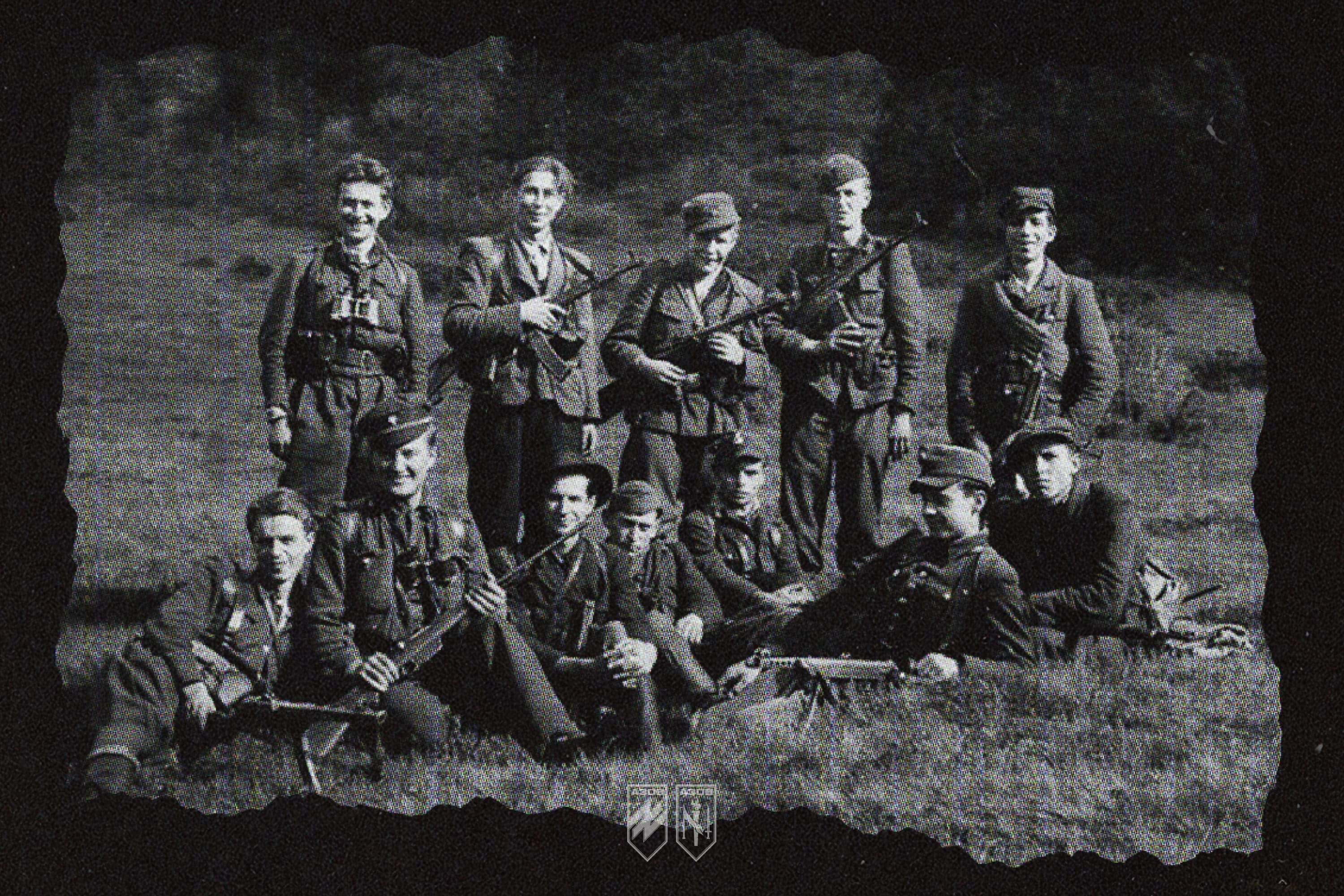 Вояки Української повстанської армії позують для історичної фотографії